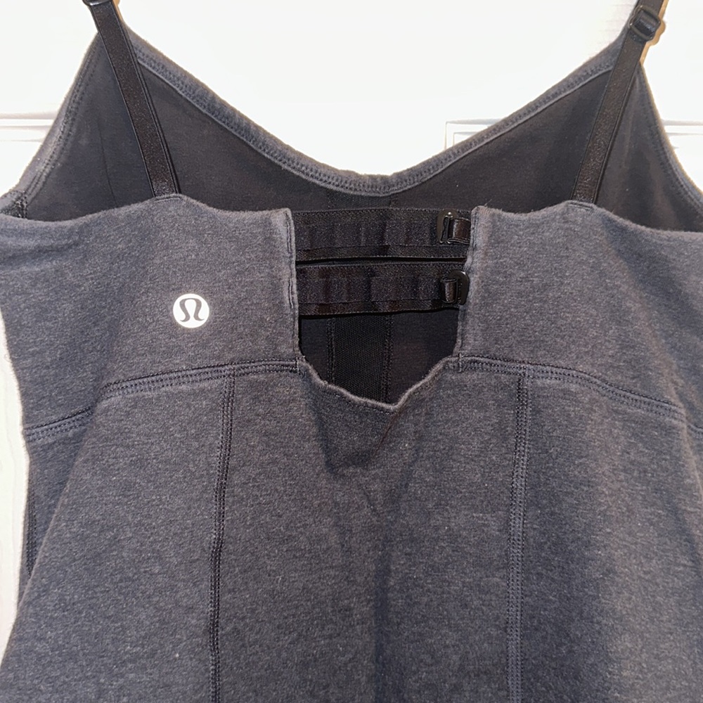 Lululemon women’s workout top